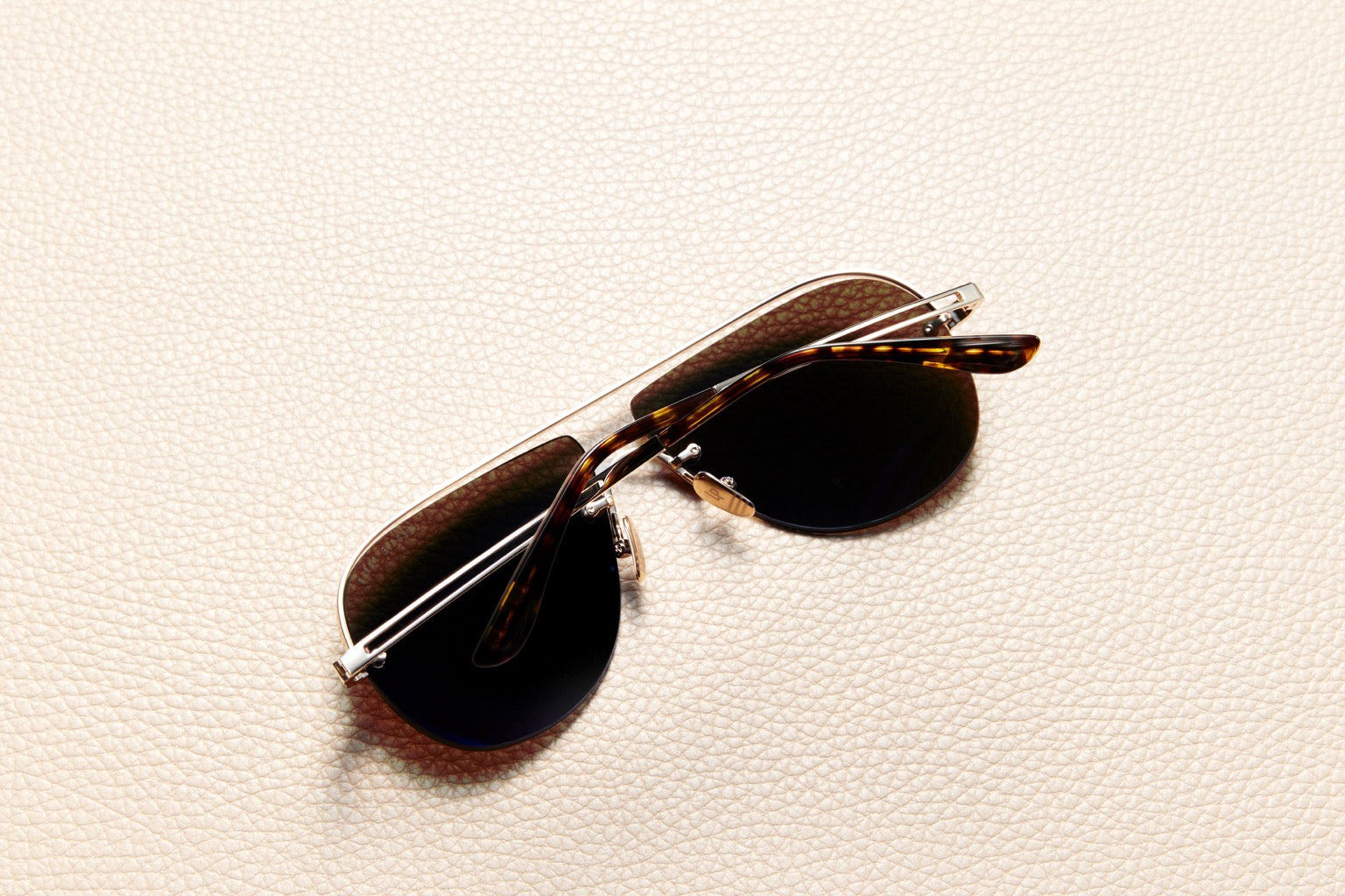 Leo Vintage Brown Sunglasses – Back View | 18K Gold Plated Titanium | Inui Lens – Vintage Brown | L'Écurie Paris