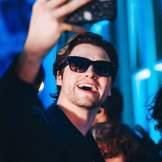 Stephen Kalyn taking a selfie with fans in L'Écurie Paris Riviera Smoke acetate sunglasses at the Off Campus launch in São Paulo